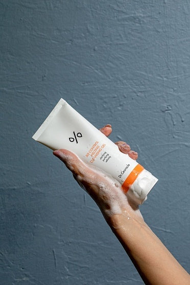 DR. CEURACLE - 5 Alpha Control Clearing Cleansing Foam
